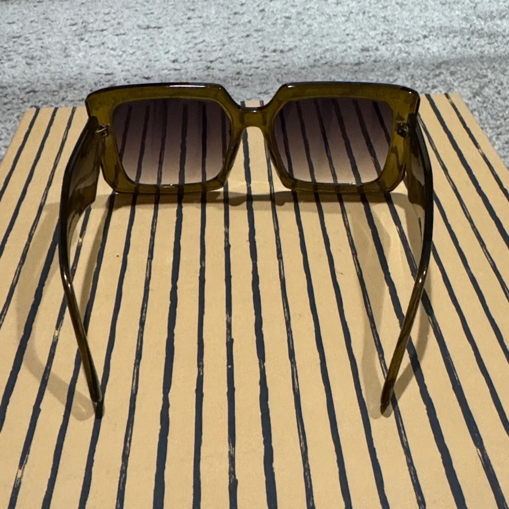 Oversized square frame sunglasses